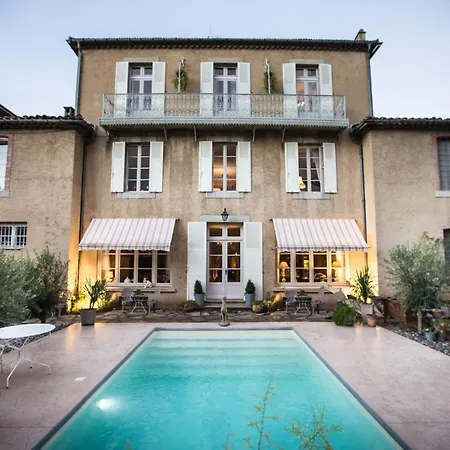 Du Palais Bed & Breakfast 4*