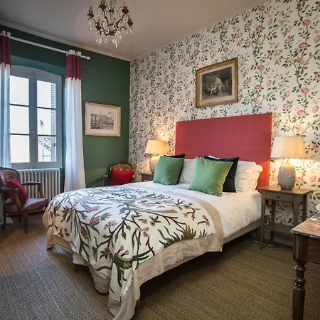 Du Palais Bed & Breakfast *