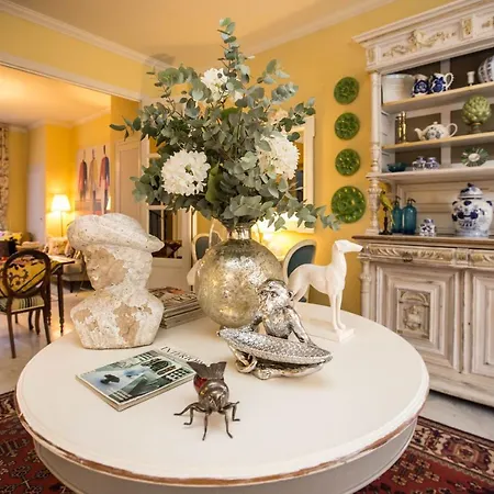 Du Palais Bed & Breakfast 4*