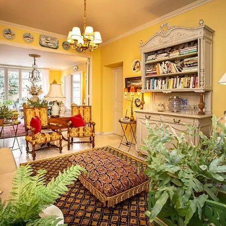 Du Palais Bed & Breakfast