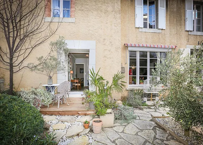 Nocleg ze śniadaniem Du Palais